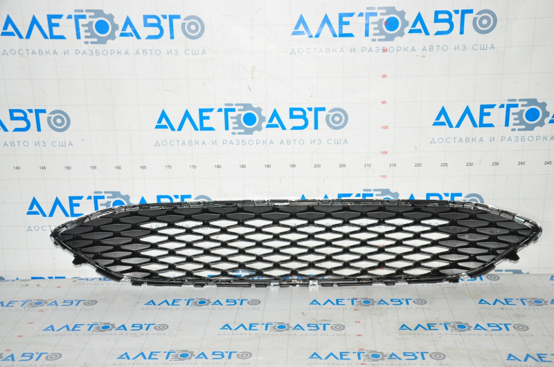 Решетка радиатора Ford Focus mk3 15-18 рест хром обрамление