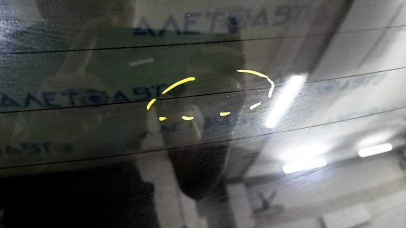 Дверь багажника голая со стеклом Jeep Cherokee KL 19-23 - зеленый PFP, с эмблемами, со спойлером, с оптикой, с трапецией и дворником, царапины на стекле