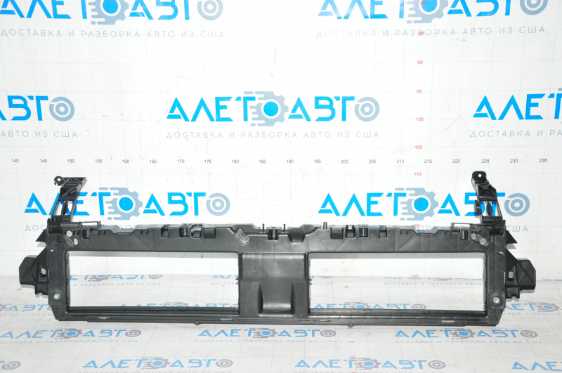Крепление решетки радиатора Audi A4 B9 17-25