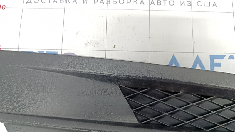 Решетка переднего бампера боковая левая VW Jetta 15-18 USA без птф, тычки