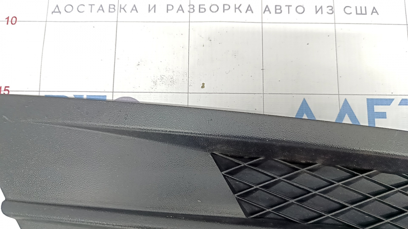 Решетка переднего бампера боковая левая VW Jetta 15-18 USA без птф, тычки