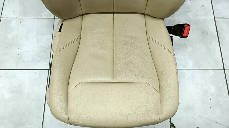 Пассажирское сидение BMW 3 F30 12-18 без airbag, электро, кожа беж, не работает электрика, под химчистку, царапина на пластике