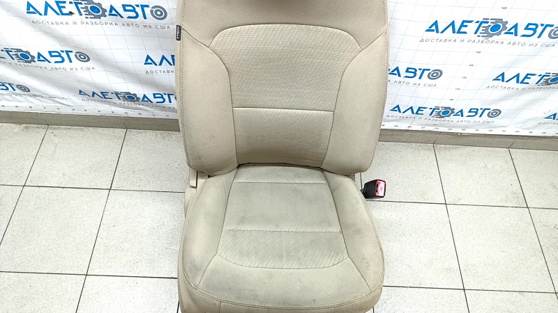 Пассажирское сидение Ford Explorer 16-19 без airbag, механика, ткань беж, под химчистку, сломана ручка