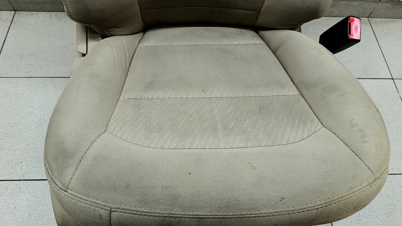 Пассажирское сидение Ford Explorer 16-19 без airbag, механика, ткань беж, под химчистку, сломана ручка