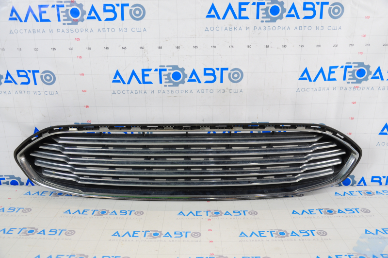 Решетка радиатора grill в сборе с обрамлением Ford Fusion mk5 13-16 с хромом, сломаны крепления