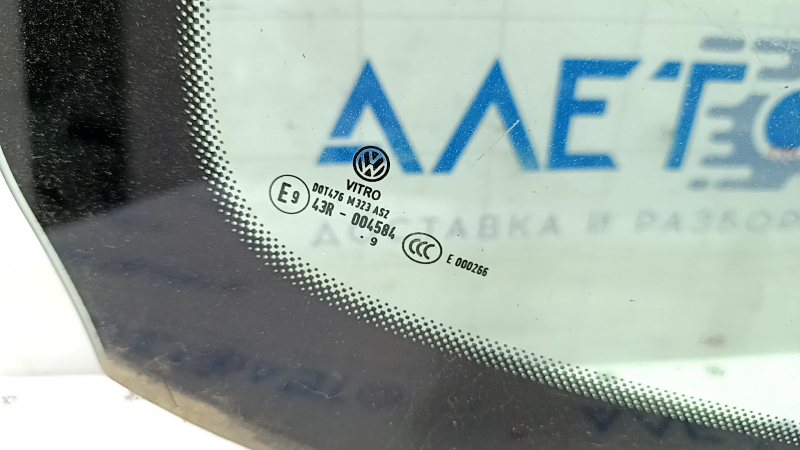 Стекло заднее VW Jetta 19-21 оторван контакт подогрева