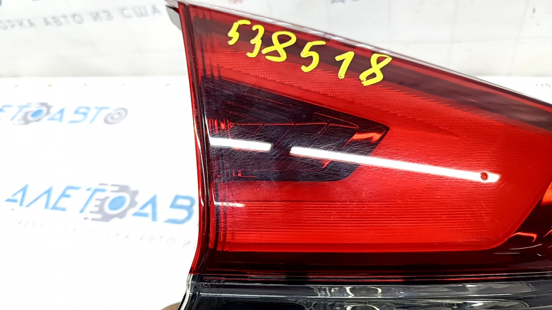 Фонарь внутренний крышка багажника левый Nissan Rogue 17-20 царапины