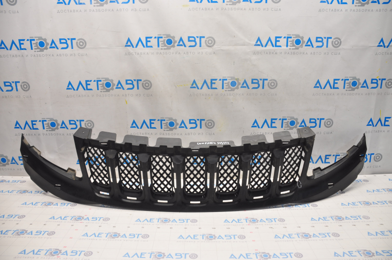 Решетка радиатора grill Jeep Compass 11-16 черная, без вставок, трещина