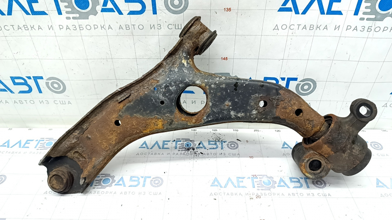 Рычаг нижний передний правый Mazda CX-5 17-24 ржавый, микротрещины С/Б