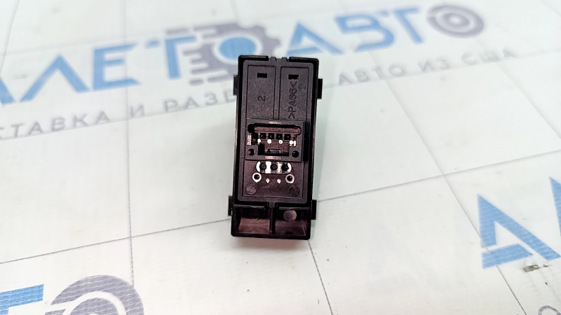 Кнопка центрального замка двери передней правой Mazda CX-5 17-24