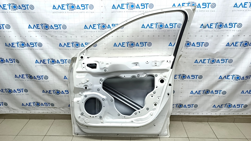 Дверь голая передняя правая Mazda CX-9 16-23 белый 25D, примята, тычек