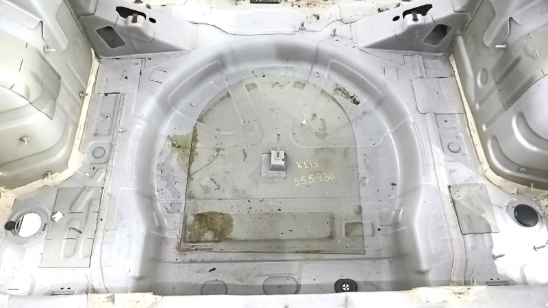 Корыто багажника Jeep Cherokee KL 16-23 на кузове