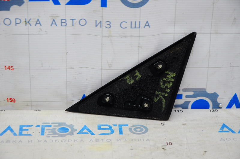 Молдинг уголок двери внешний передний правый Mazda 3 14-18 BM