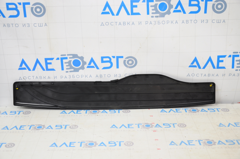Воздухоприемник верхняя крышка VW Golf 15- 1.8T мелкие царапины