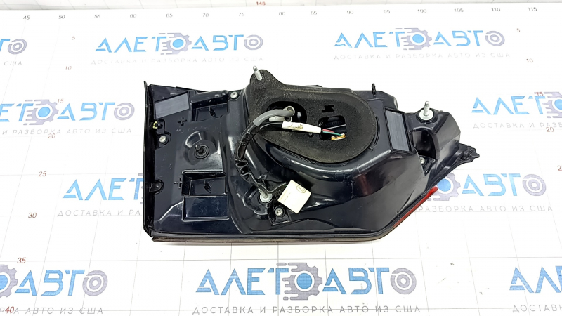 Фонарь внутренний дверь багажника правый Lexus RX350 RX450h 16-22 без повторителя, сломано крепление накладки
