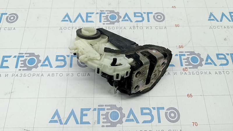 Замок двери задней правой Toyota Prius 50 16-22