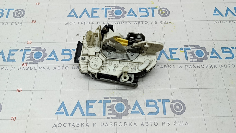 Замок двери передней правой Jeep Patriot 11-17