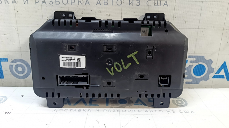 Щиток приборов Chevrolet Volt 11-15 царапины