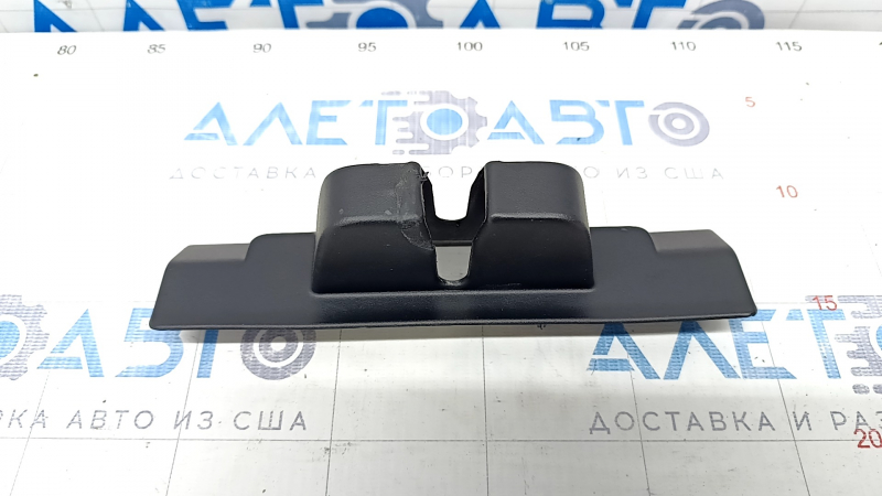 Накладка замка двери багажника Alfa Romeo Stelvio 18-25 вмятины