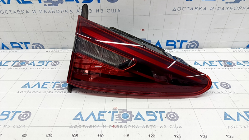 Lampa interioară (ușa portbagajului) stânga Alfa Romeo Stelvio 18-22 zgârieturi