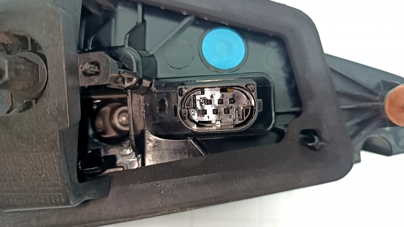 Lampa interioară (ușa portbagajului) stânga Alfa Romeo Stelvio 18-22 zgârieturi