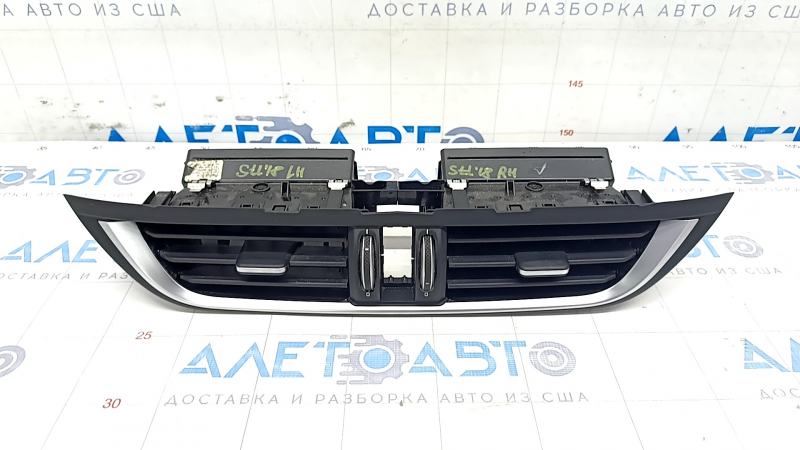 Дефлектор воздуховода передней панели центральный Alfa Romeo Stelvio 18-25 царапина, надломано крепление