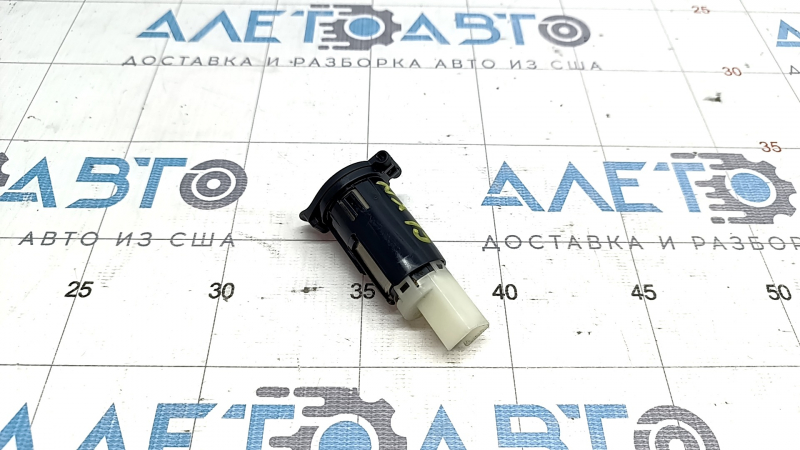 Прикуриватель Lexus NX200t NX300 NX300h 15-21 с крышкой