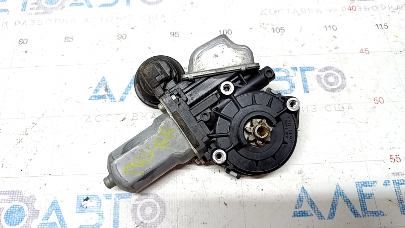 Мотор стеклоподъемника задний правый Toyota Prius V 12-15