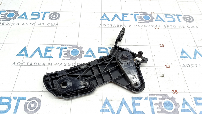 Крепление переднего бампера правое Mazda 3 19-26