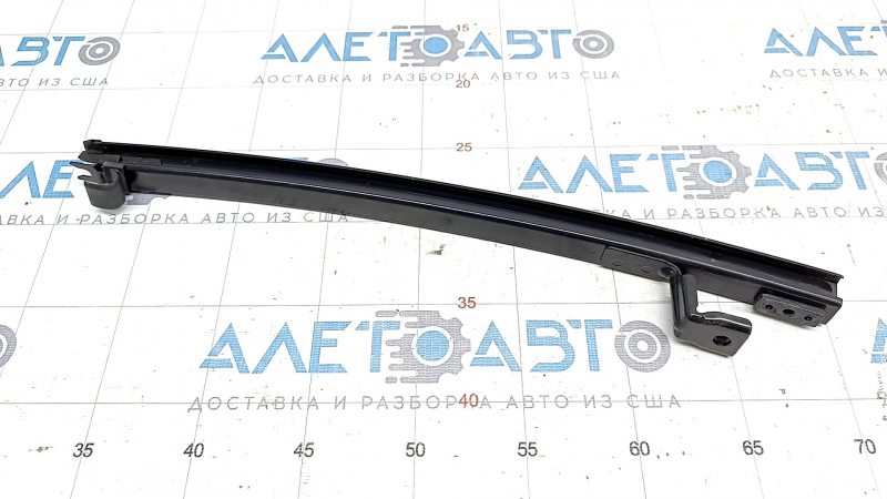 Направляющая стекла двери задней правой Mazda 3 19-26 4d задняя