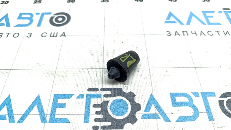 Отбойник двери багажника правый нижний Mazda CX-30 20-23