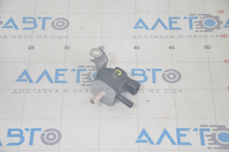 Клапан вакуумный топливной системы Lexus GS350 06-11