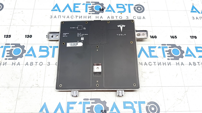 Беспроводное зарядное устройство Tesla Model S 21-26