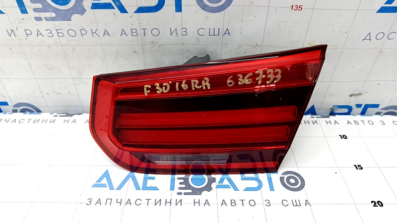 Фонарь внутренний крышка багажника правый BMW 3 F30 16-18 светлый, сломана направляющая, царапины