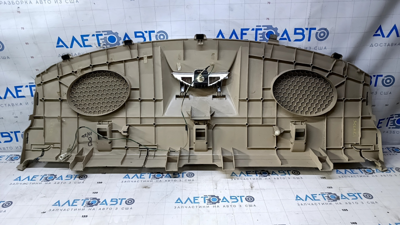 Полка задняя Toyota Solara 04-08 бежевый, царапины, со стоп-сигналом, надлом крепления