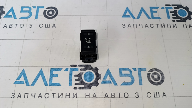 Кнопка подогрева сидения пассажира Nissan Versa Note 13-17