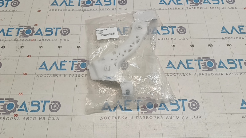 Крепление переднего бампера правое Mazda3 03-06