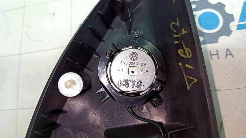 Заглушка бокового зеркала левая VW Tiguan 09-18 с пищалкой