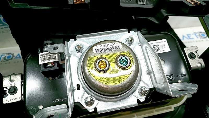 Торпедо передняя панель с AIRBAG Ford C-max MK2 17-18 черная