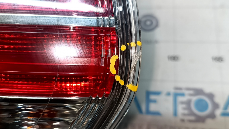 Фонарь внешний крыло левый Nissan Rogue 14-16 скол