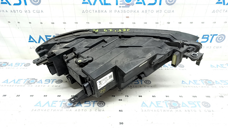 Фара передняя левая VW Jetta 19-26 в сборе LED