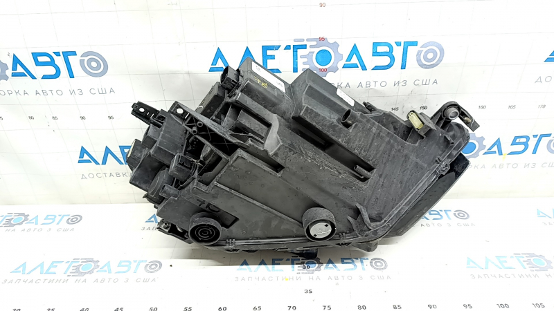 Фара передняя левая VW Jetta 19-26 в сборе LED