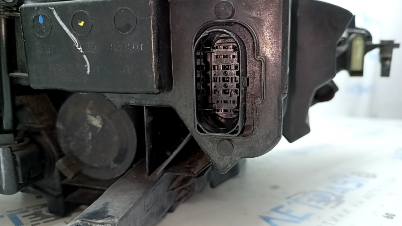 Фара передняя левая VW Jetta 19-26 в сборе LED
