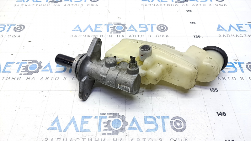 Главный тормозной цилиндр с бачком Toyota Camry v55 15-17 usa