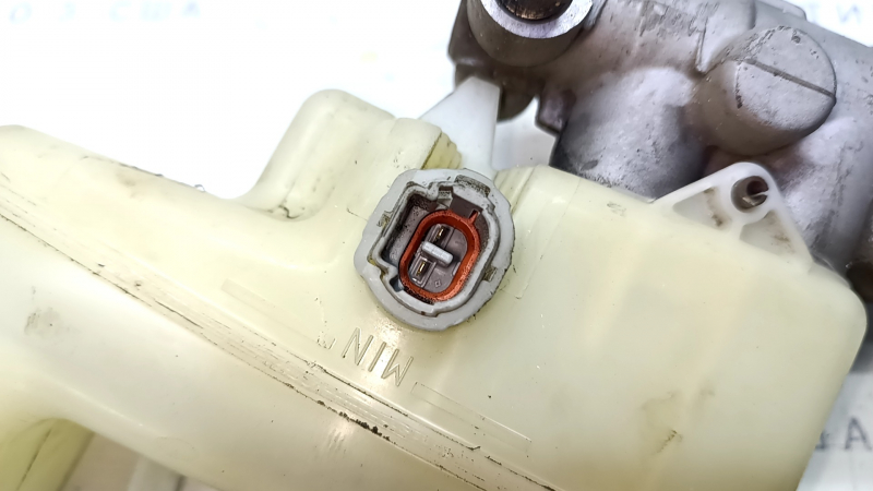 Главный тормозной цилиндр с бачком Toyota Camry v55 15-17 usa