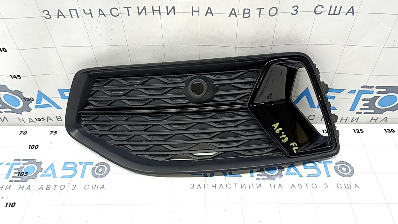 Решетка переднего бампера левая Audi A6 C8 19-25 под воздуховод и парктроник, черный глянец