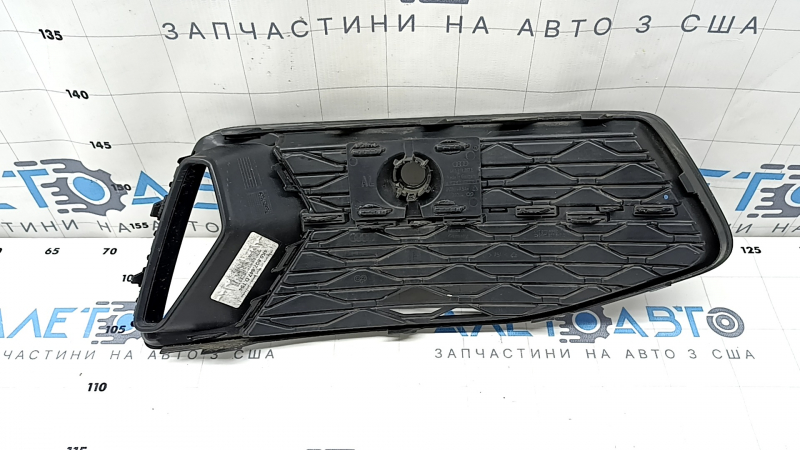 Решетка переднего бампера левая Audi A6 C8 19-25 под воздуховод и парктроник, черный глянец
