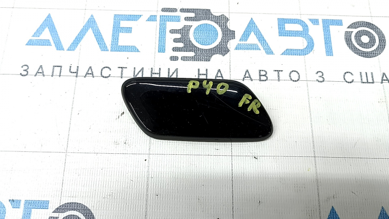 Заглушка омывателя фар правая Toyota Prius V 12-14