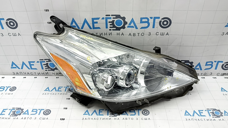 Фара передняя правая Toyota Prius V 12-14 в сборе дорест LED, песок, царапины