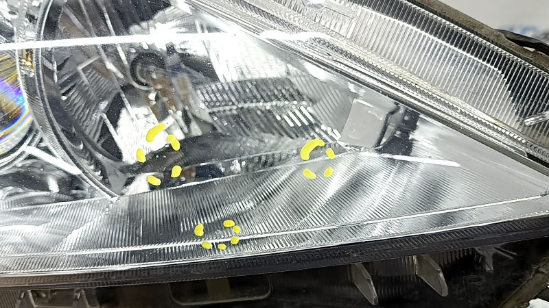Фара передняя правая Toyota Prius V 12-14 в сборе дорест LED, песок, царапины